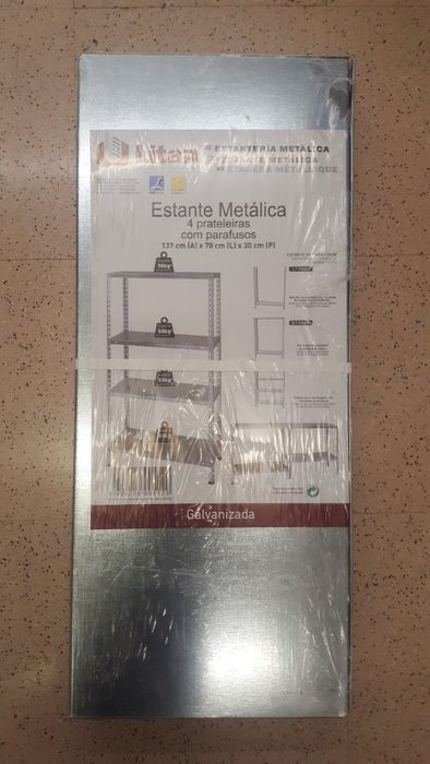 Estante com 4 prateleiras metálicas em aço, novas