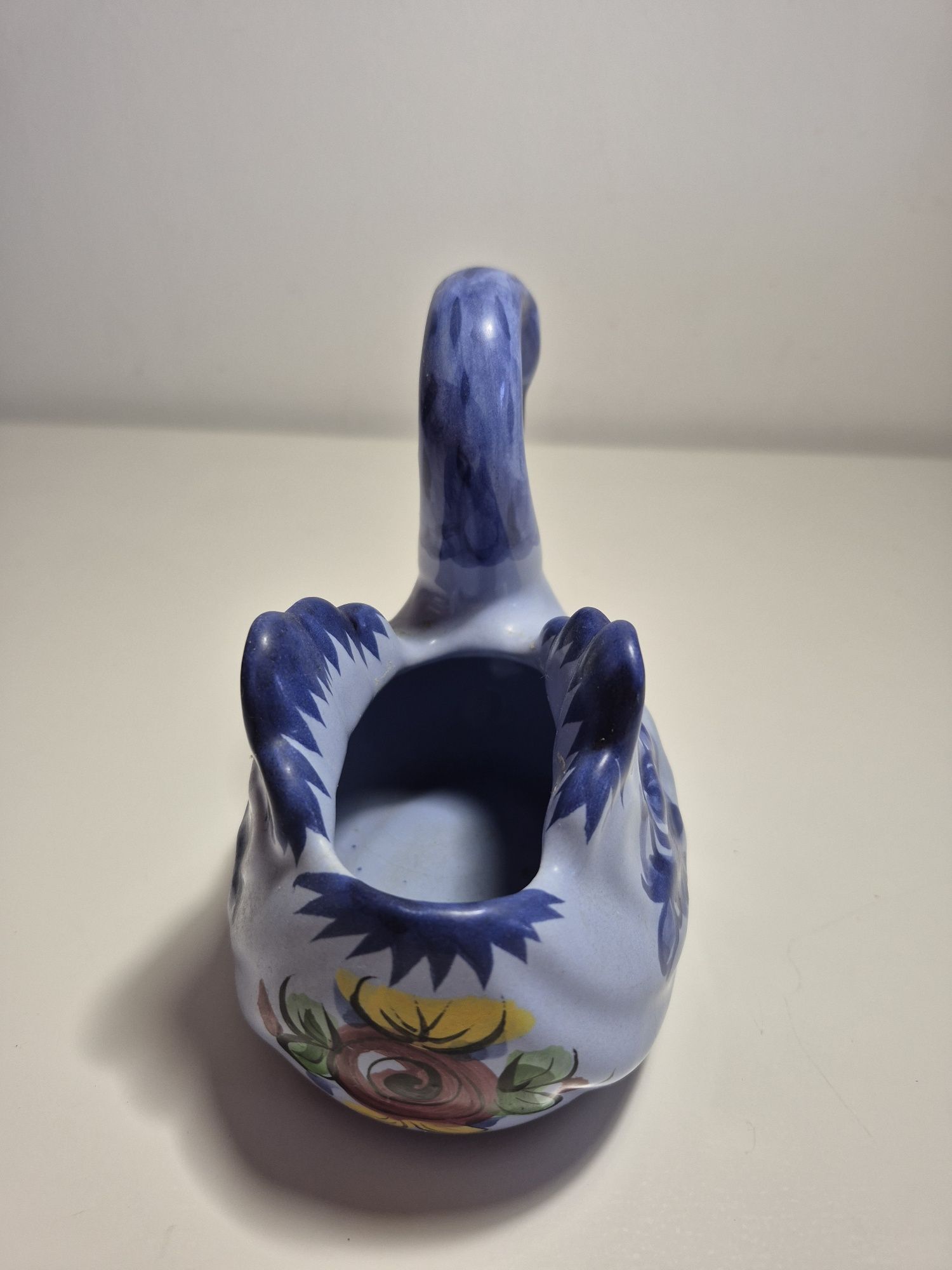 Vestal de Alcobaça, cisne de porcelana