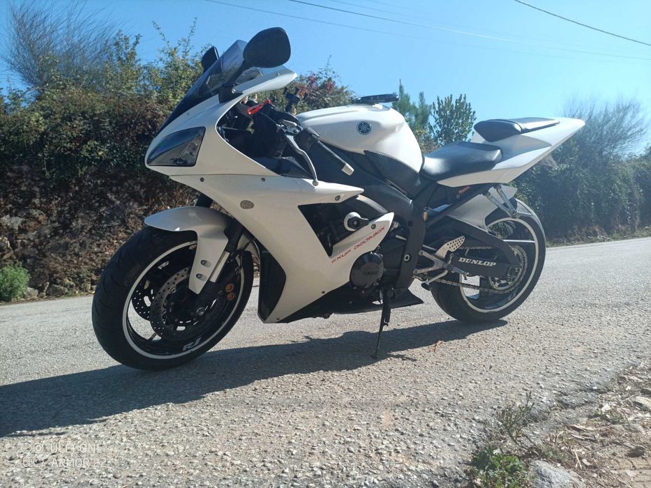 Yamaha YZF R1 como nova