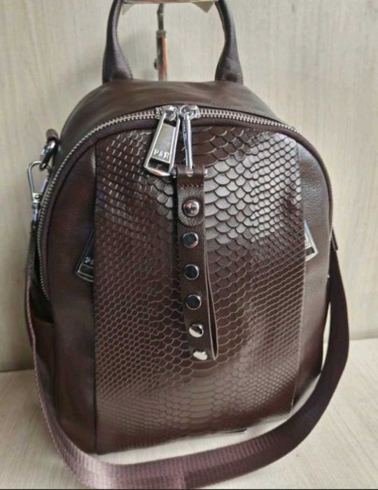 Женские кожаные сумки и рюкзаки фабрики Polina & Eiterou