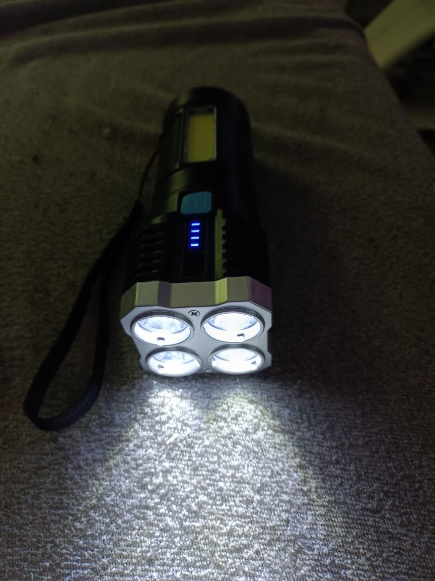 Latarka LED na ładowanie USB nowa 25