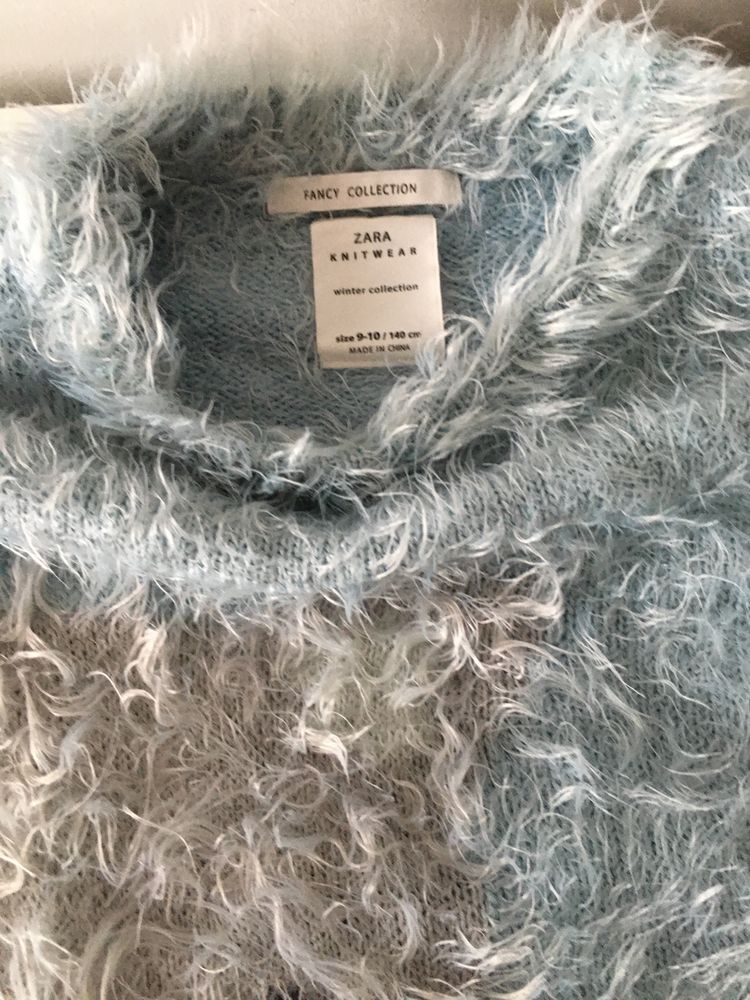 Włochaty sweter Zara koala błękitny