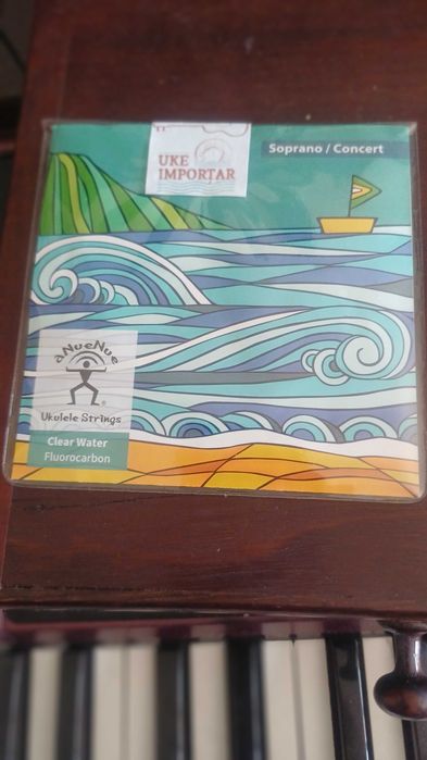 Ukulele Soprano Harley Benton  eletro-acústico + cordas AnueAnue