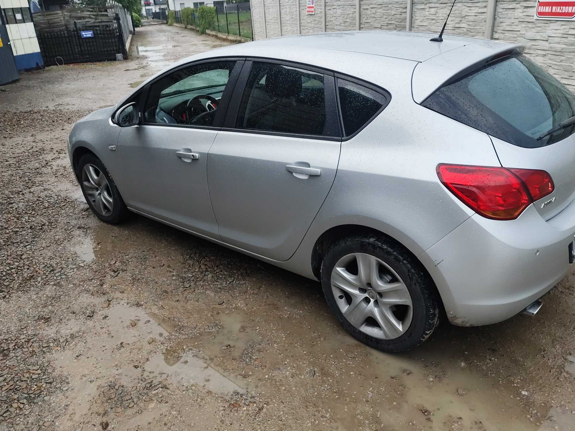 Opel Astra J 2010