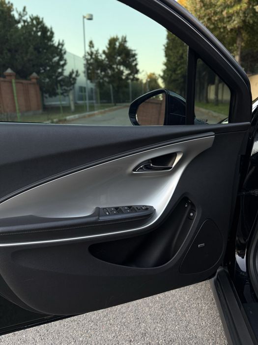 Продам Chevrolet Volt 2014 Plugin Hybrid