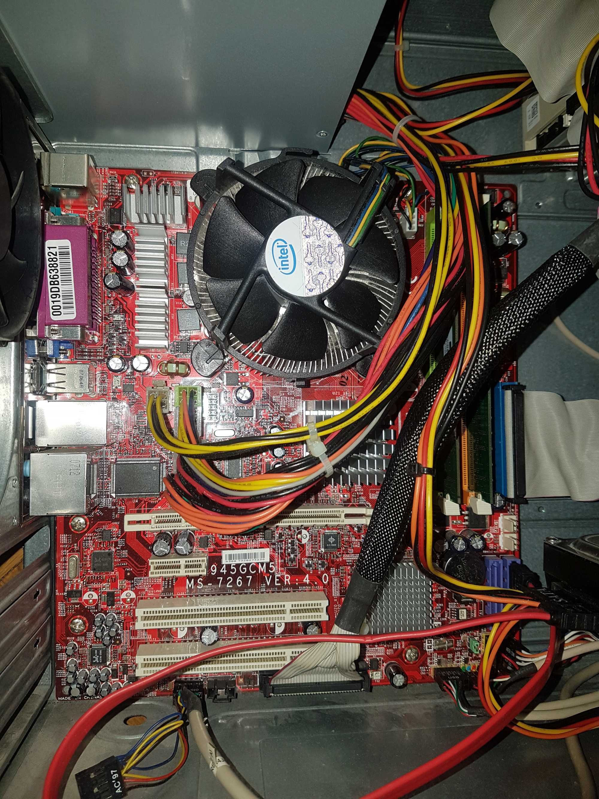 Torres micro ATX, motherboard MSI-7222 v2, CPU Pentium, teclado, ratos