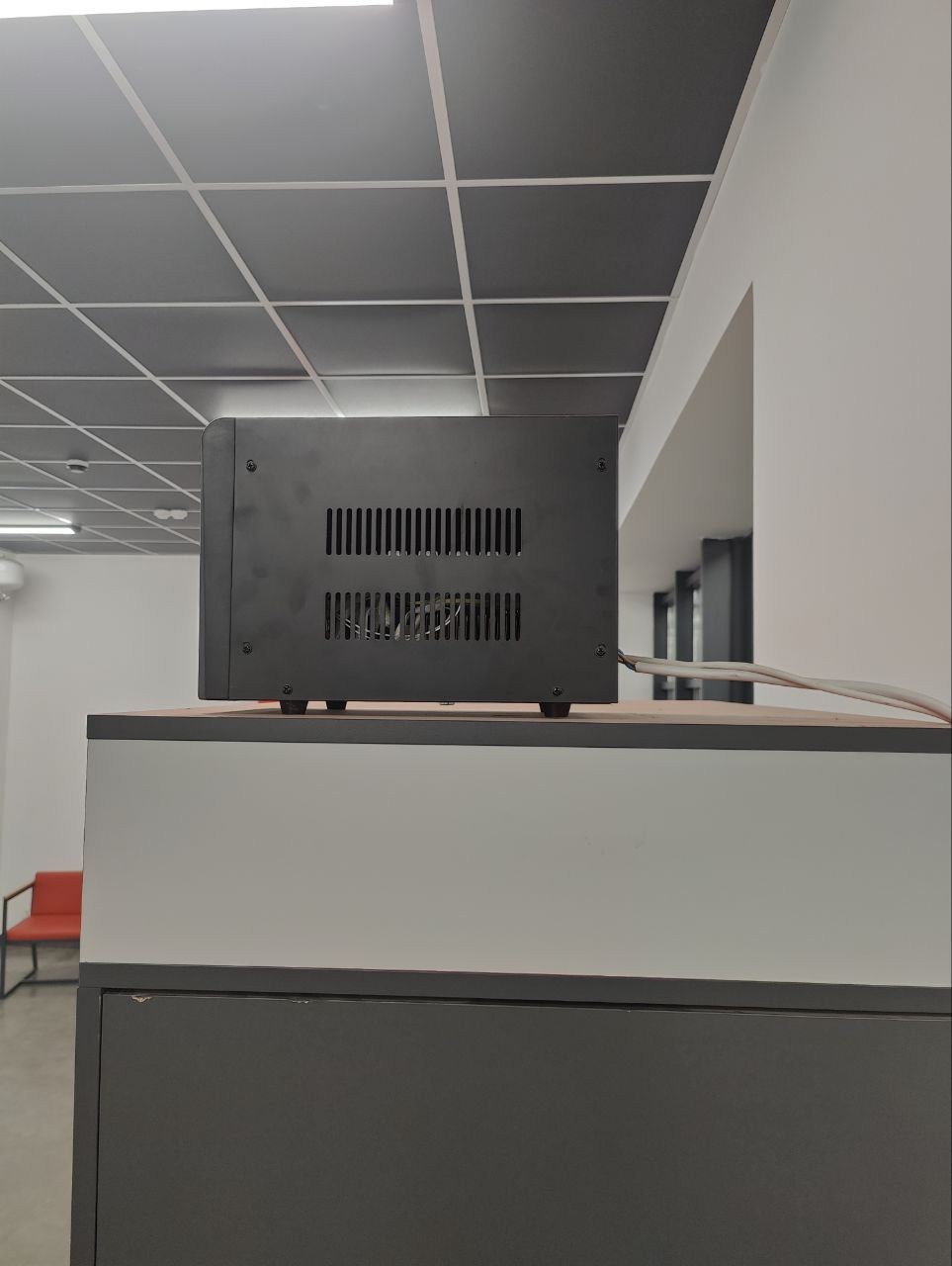 Стабілізатор напруги релейний AVR-5000, 4000Вт APRO