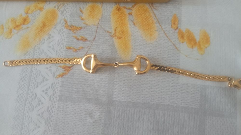 Sprzedam zestaw .Zawieszka + bransoletka .O tematyce jeździeckiej . Wi