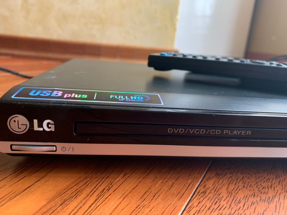 DVD-плеер LG DNU-889