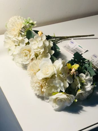 Dwa bukiety kwiatów do wazonu dekoracja ozdoba