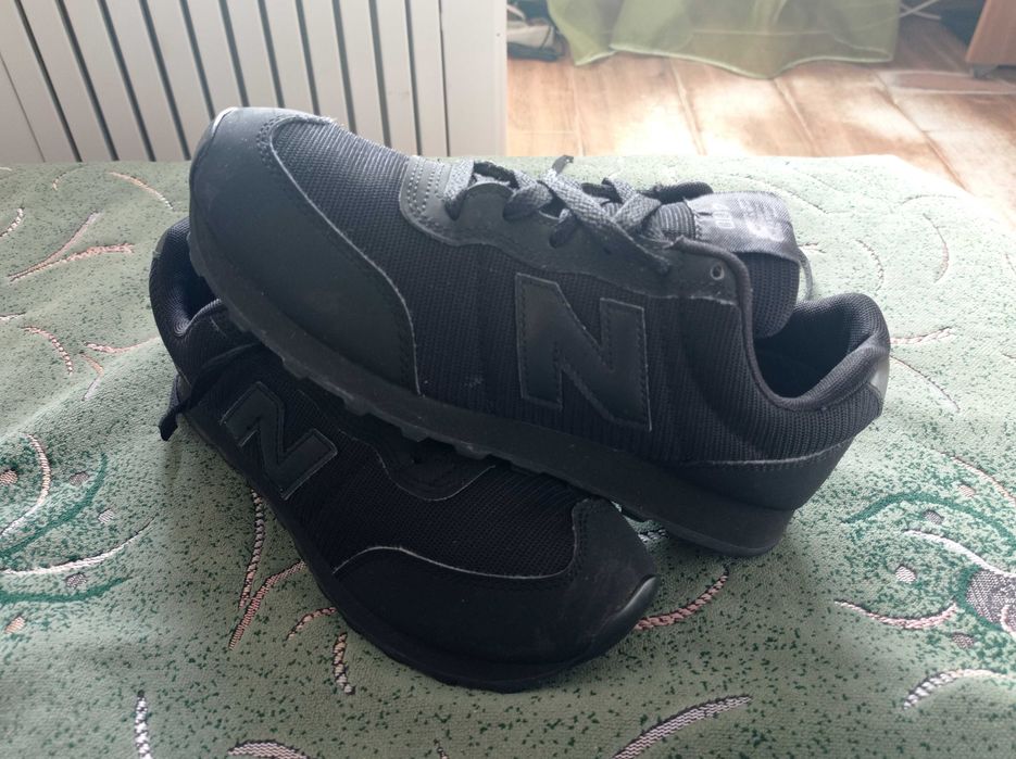 Кроссовки New balance 400(оригинал)  размер-40,5 стелька-25,5см