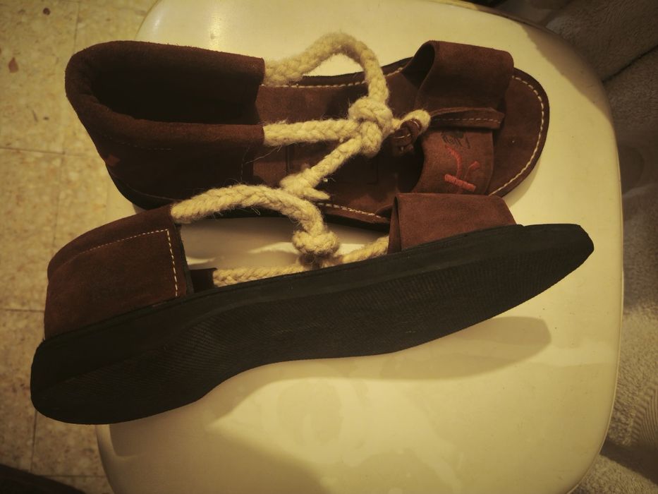 Sandálias marroquinas berberes pele camelo