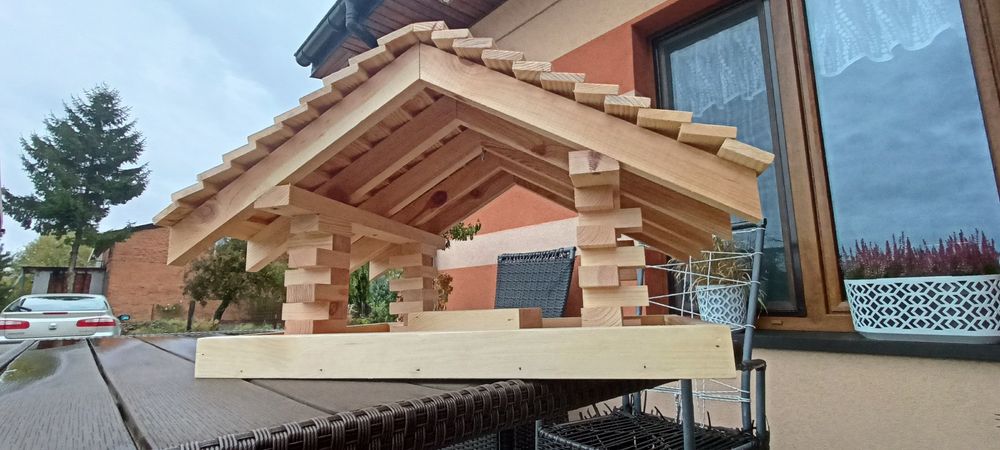 Sprzedam karmnik duży i solidny