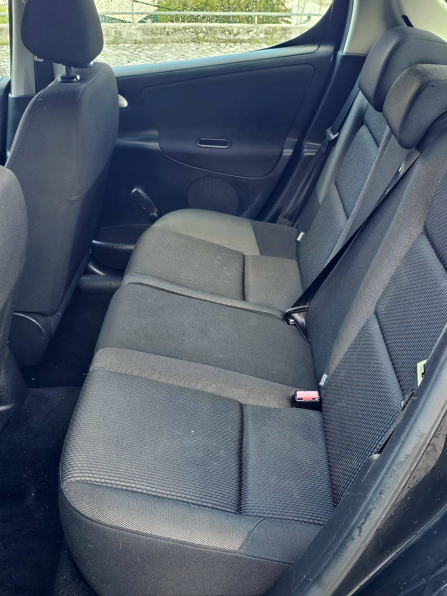 Peugeot 207 1.6 hdi 2012