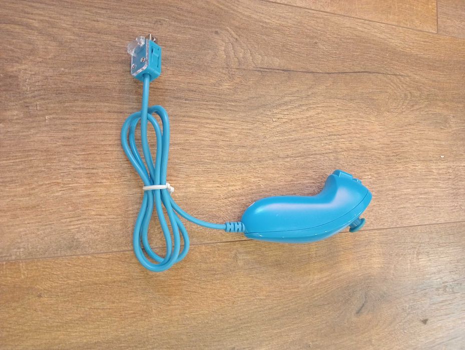 Oryginalny Wii Remote z Motion Plus - Nintendo Wii