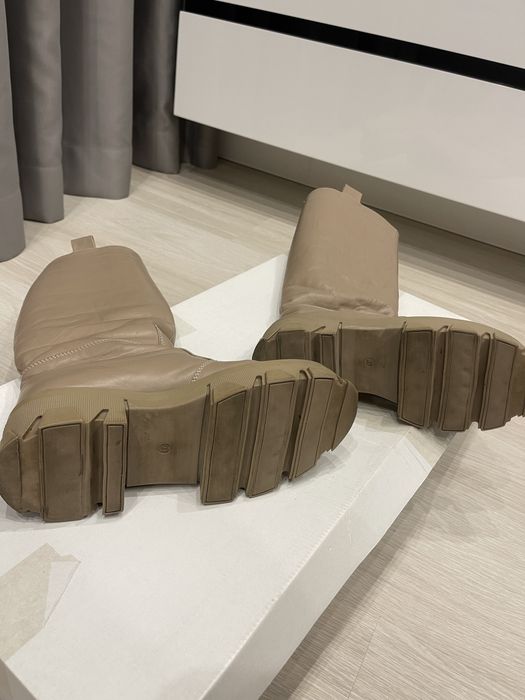 Продам ботинки беж