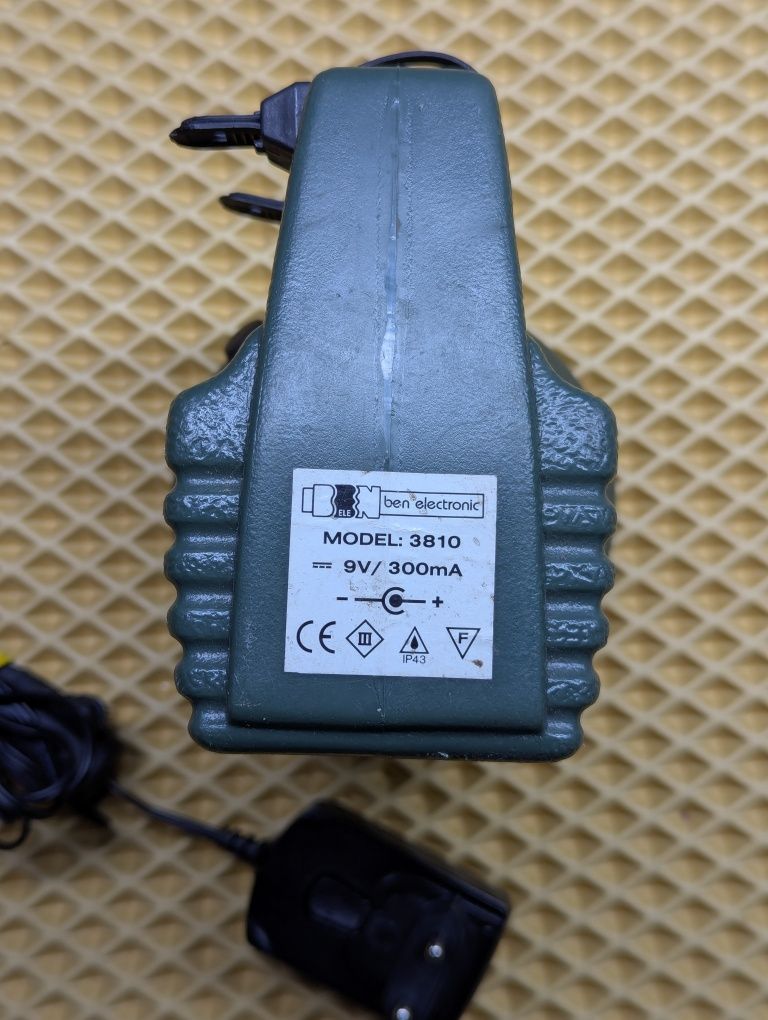 Фонарик Ben electronic 3810 галоген