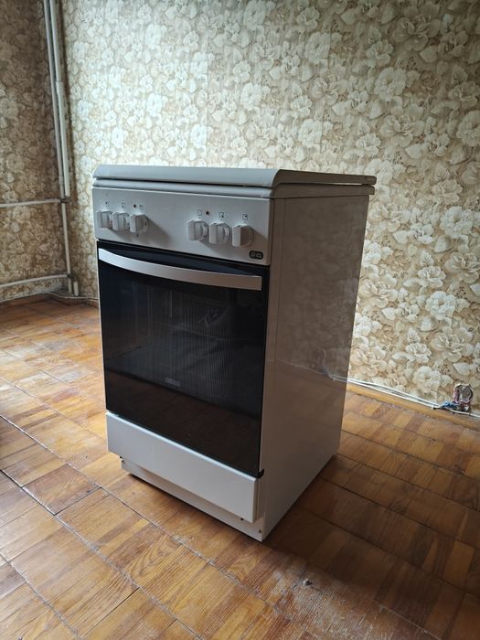 Продаю електричну плиту Zanussi ZCE9550G1W (б/в)

Проста та надійна ел