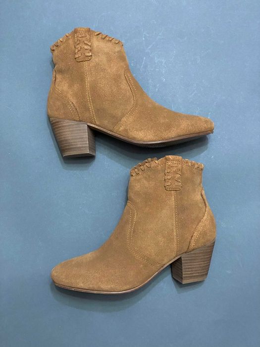 Чоботи жіночі шкіряні 35,5 розмір Next підбори 6 см натуральна шкіра