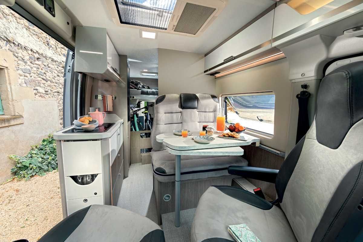 Kamper VAN wynajem Chausson V690 VIP Campervan