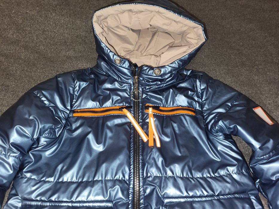 Продам куртку на девочку на осень