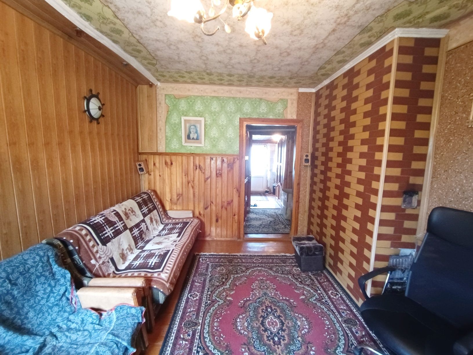 Мрія біля міста: дерев’яний будинок + надвірні будівлі!
