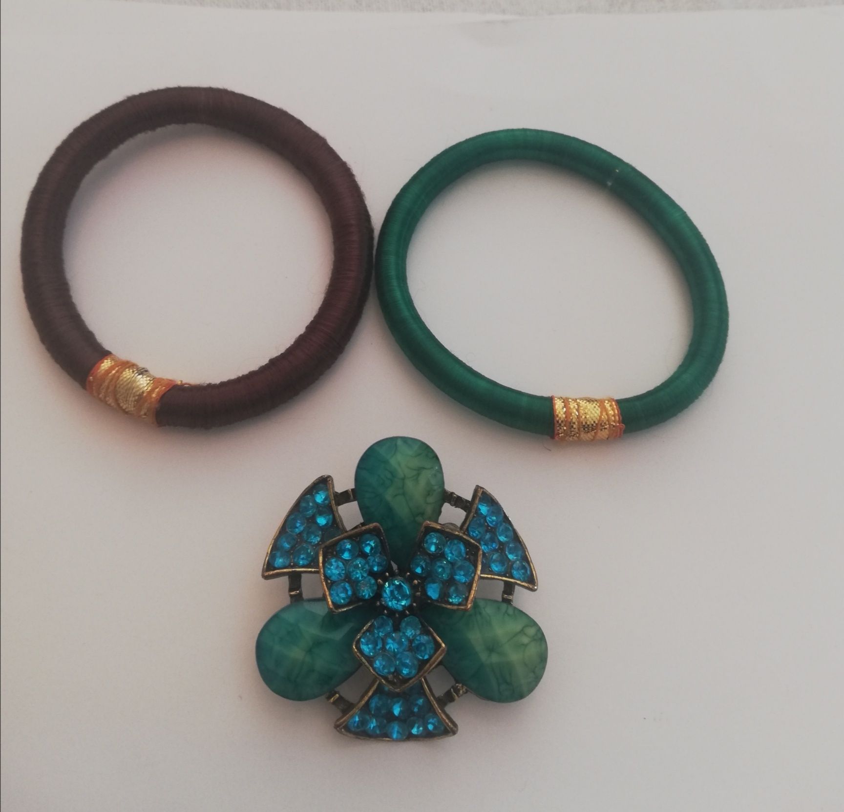 Conjunto de 2 pulseiras +Pregadeira