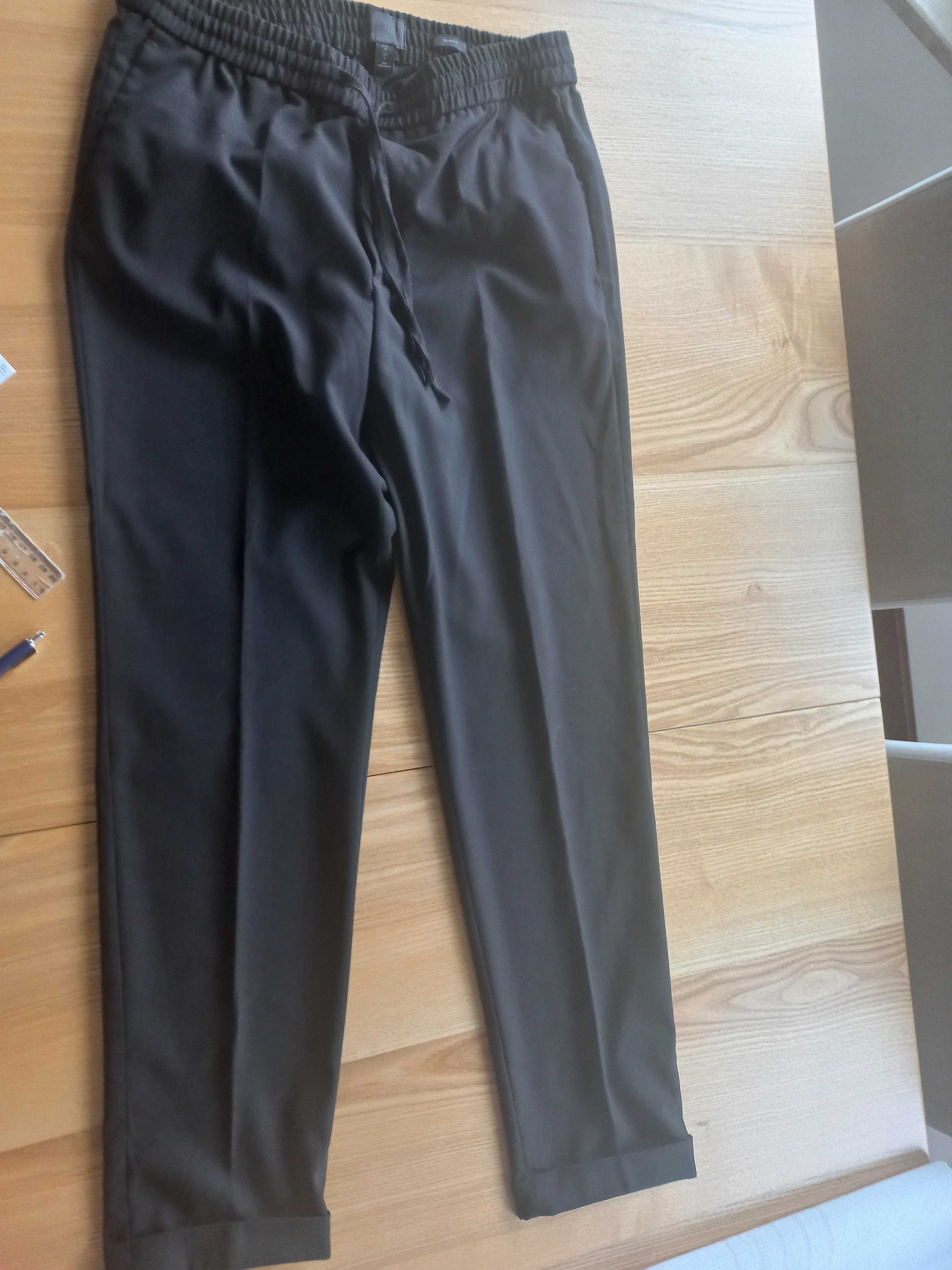 Spodnie męskie H&M rozm. S na wzrost 170cm. czarne z gumką w pasie .