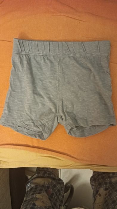 Calções 12-18 meses e t shirts 4 anos