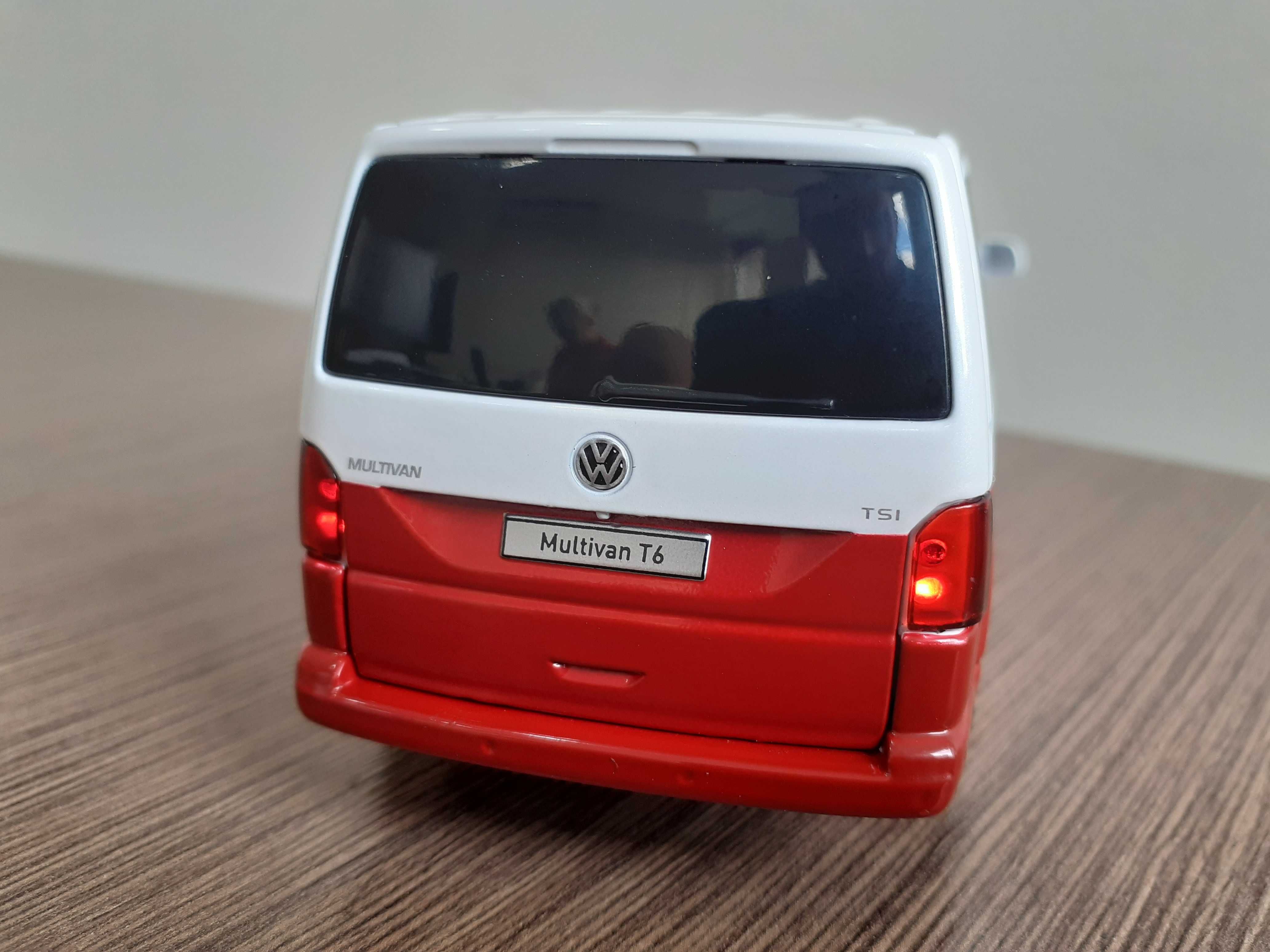 Volkswagen Multivan T6 1:32 światła dźwięk