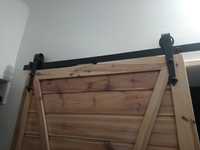 stalowy, czarny system do drzwi przesuwanych typu barn door loft