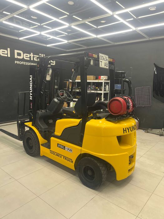 Автонавантажувач HYUNDAI 25L-7A