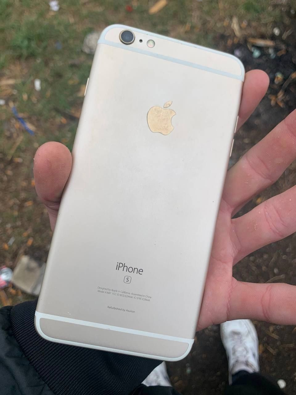 Продам iPhone 6s plus