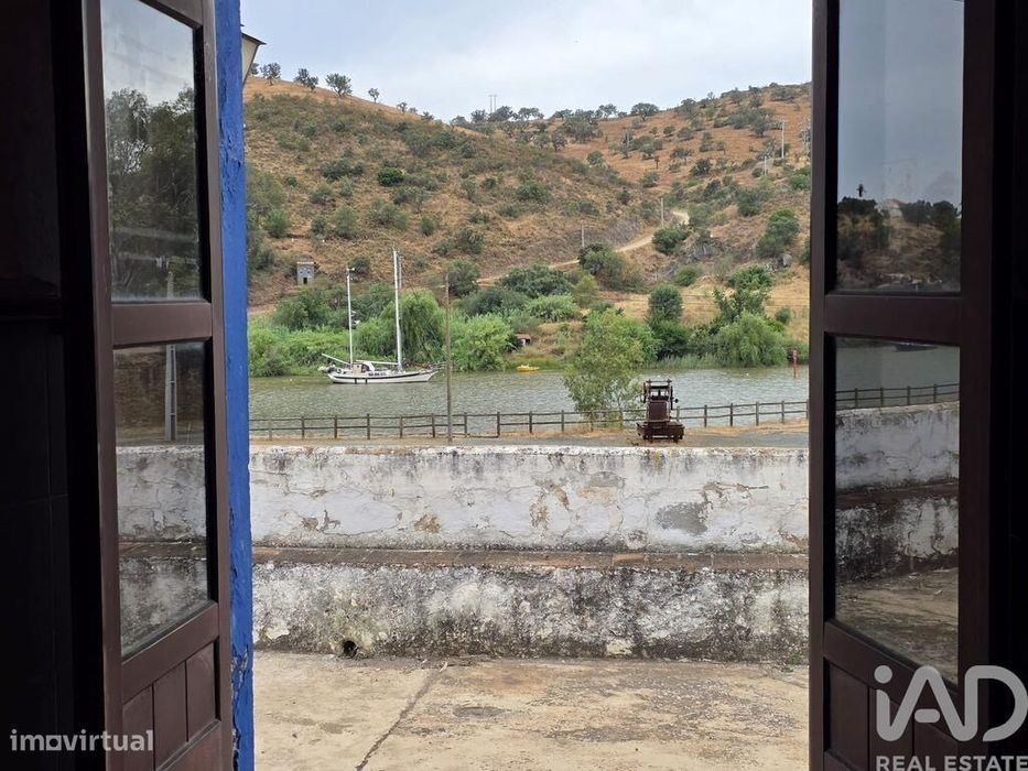 Loja / Estabelecimento Comercial em Santana de Cambas de 103,00 m2