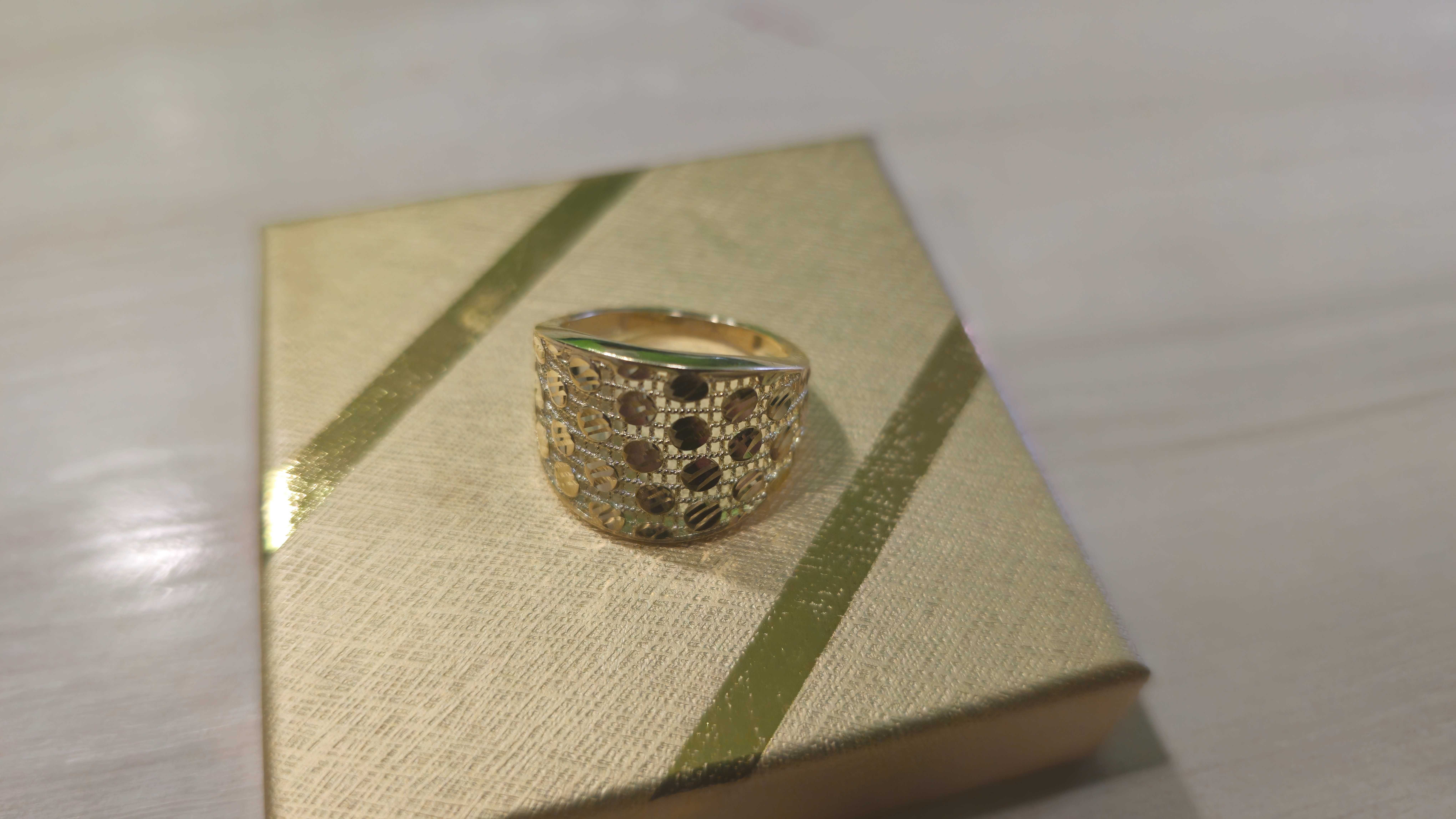 Nowy złoty pierścionek siateczka z kropkami PR 585