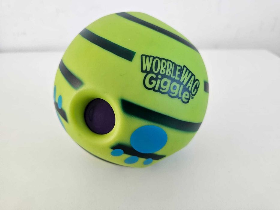 Wobble Wag Giggle Ball interaktywna zabawka dla psa
