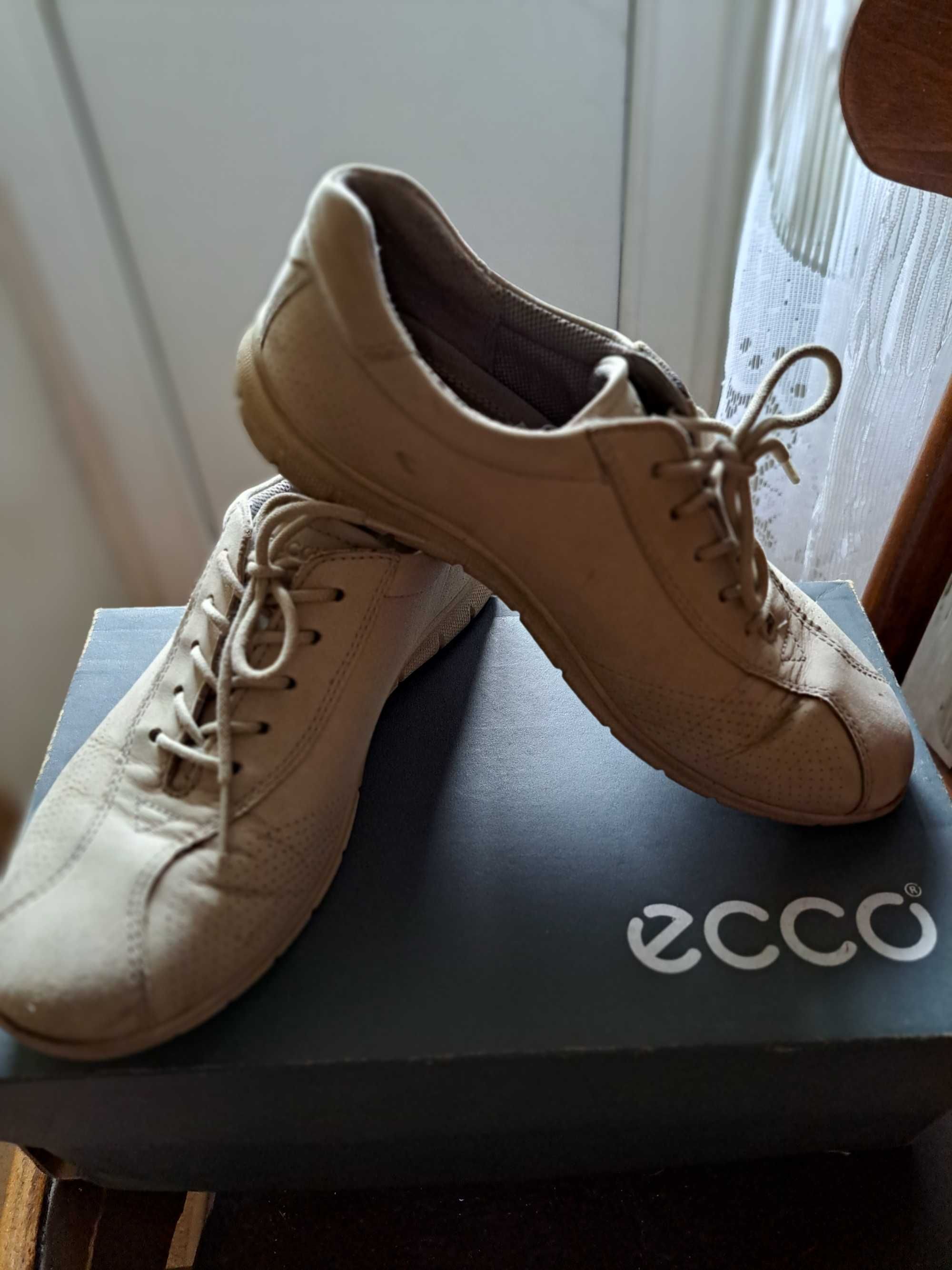 Кросівки жіночі Ecco