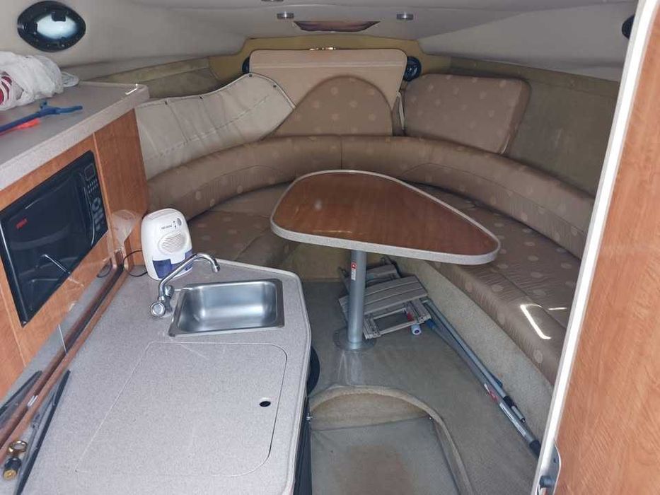 Motorówka 04r Regal 2760 Commodore z przyczepą – komfortowy cruiser!