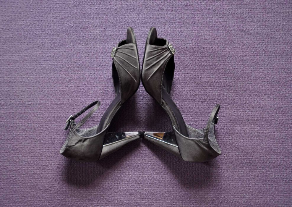 Eleganckie buty na słupku Bata r.38