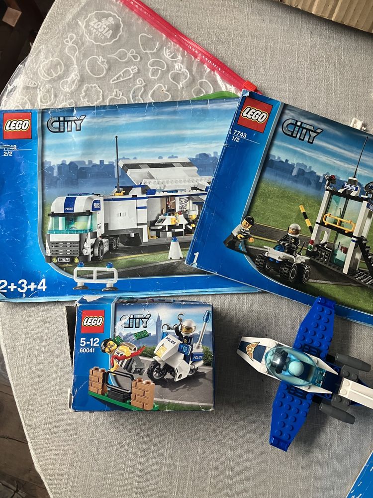 Lego City 7743 zestaw policja plus samolot i motor