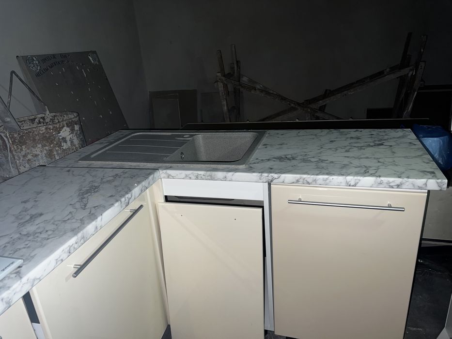 Продам кухню з мийкою та витяжкою