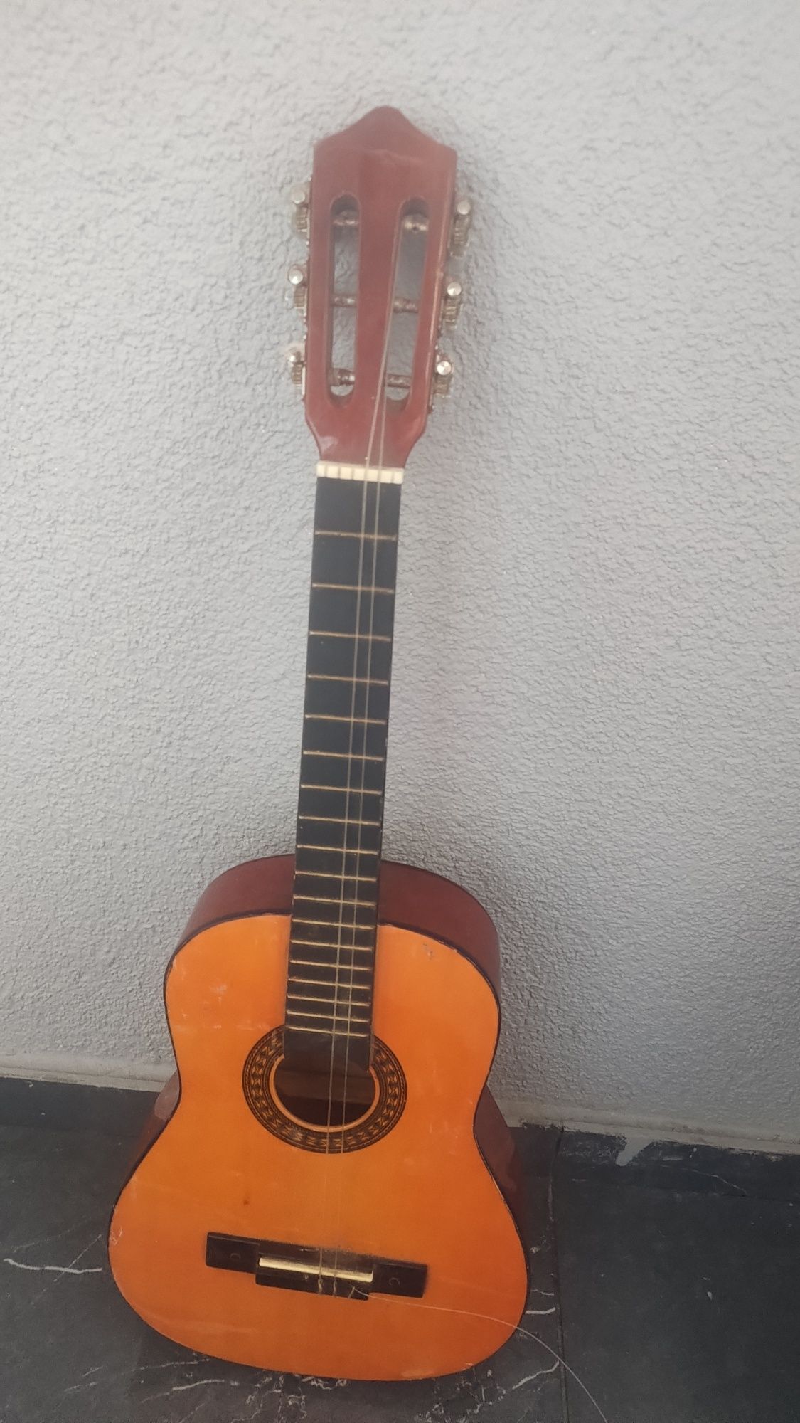 Sprzedam małą gitarę dla dziecka