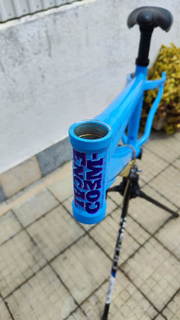 Quadro Commencal Absolut.