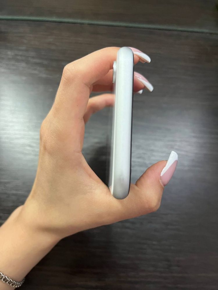 Телефон iPhone XR 128 ГБ