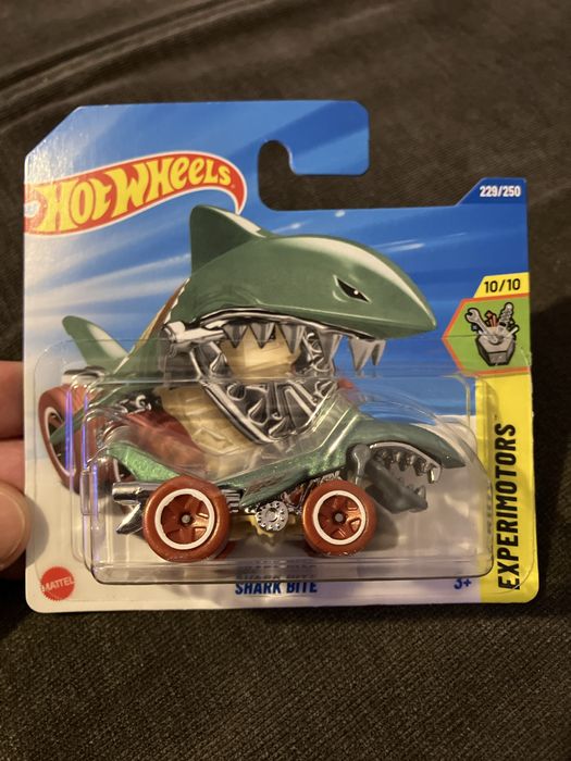 Hot Wheels Shark Bitr TH