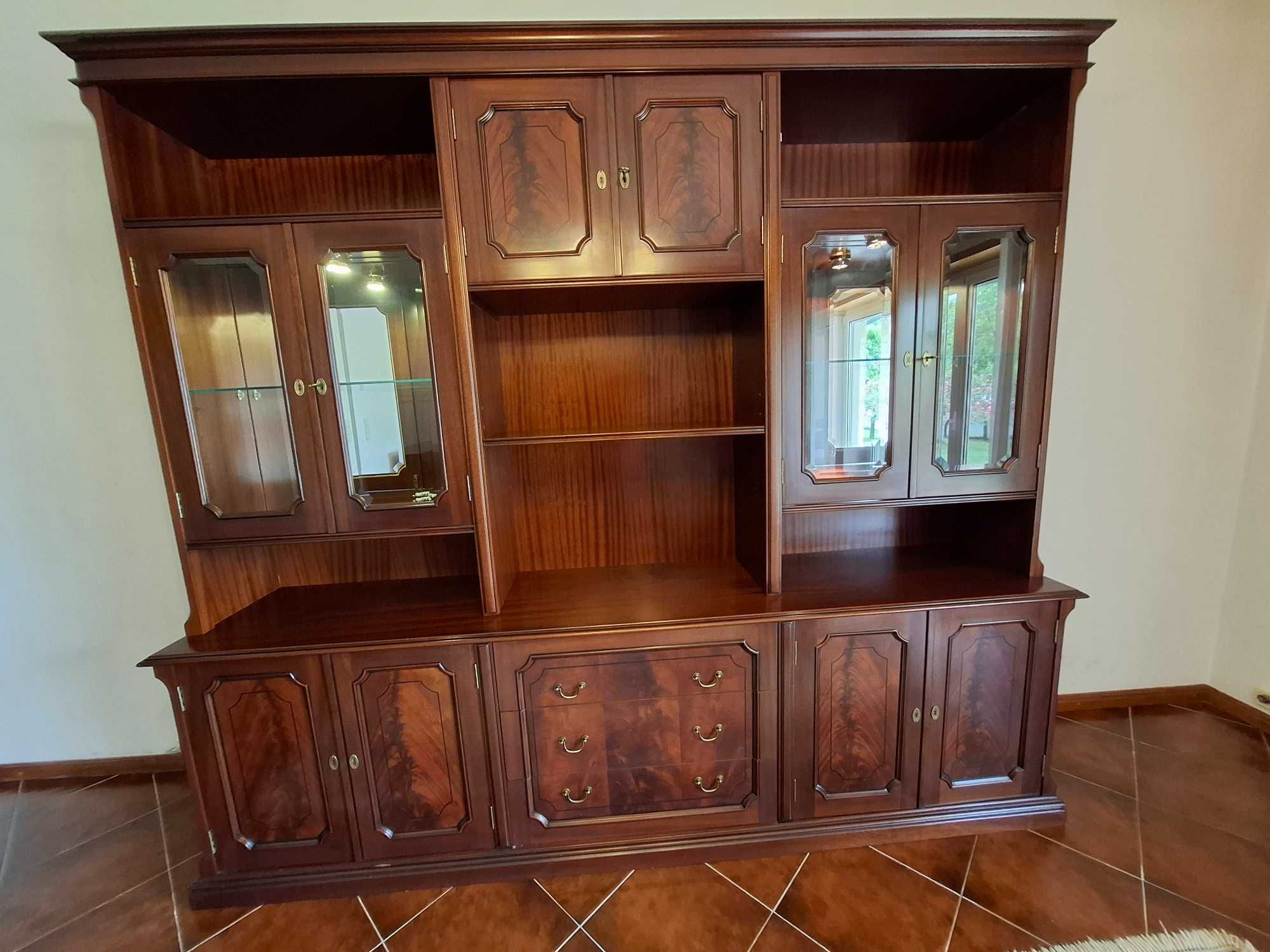 Movel de sala estilo clássico em bom estado