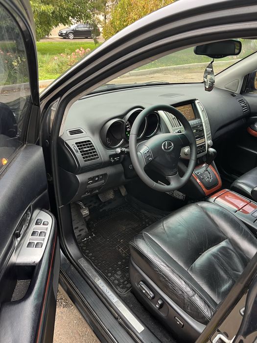 Продам LEXUS RX300 3л.Бензин Полный привод!