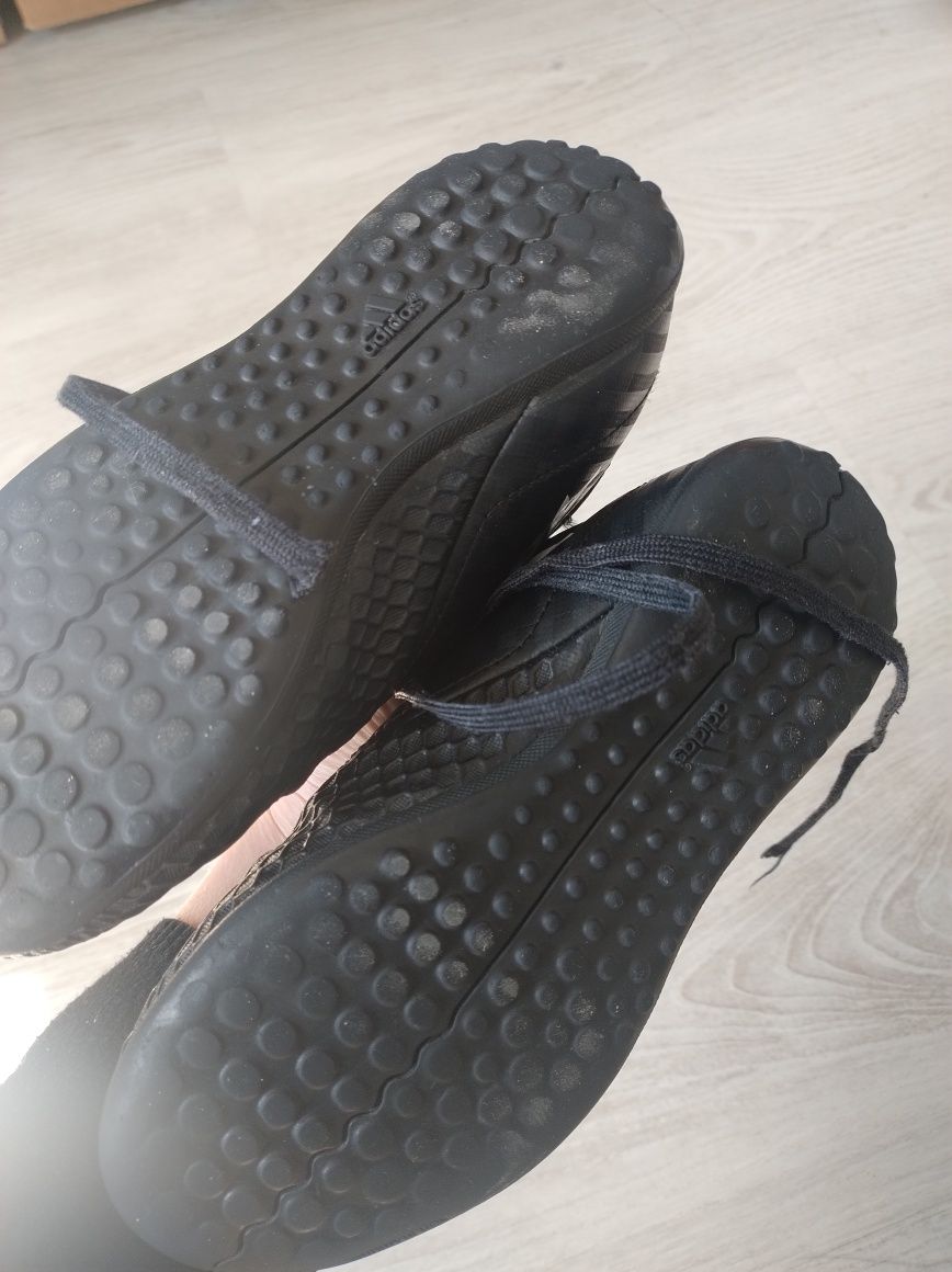 Turfy Adidas r.33