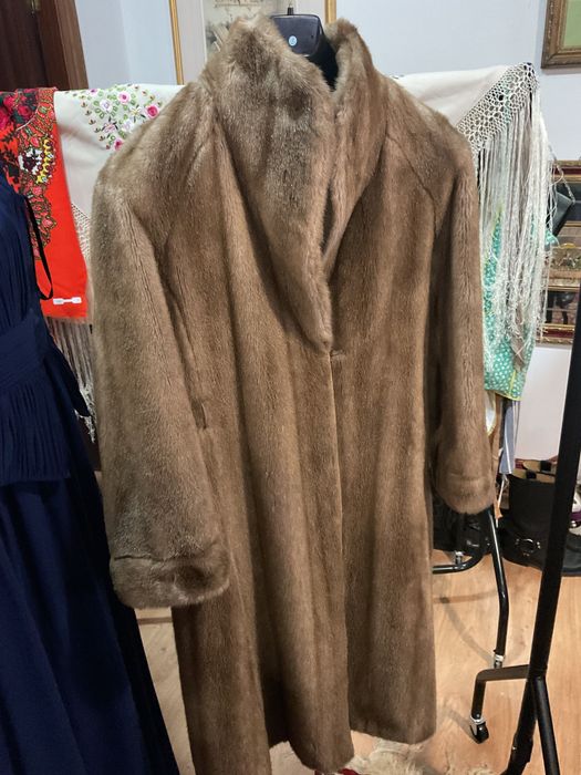 Casaco e gabardine duas peças  comprido 1,14 cm ,discrição abaixo