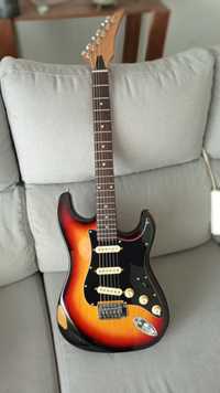 Guitarra Maison Stratocaster vendo ou troco por amplificador
